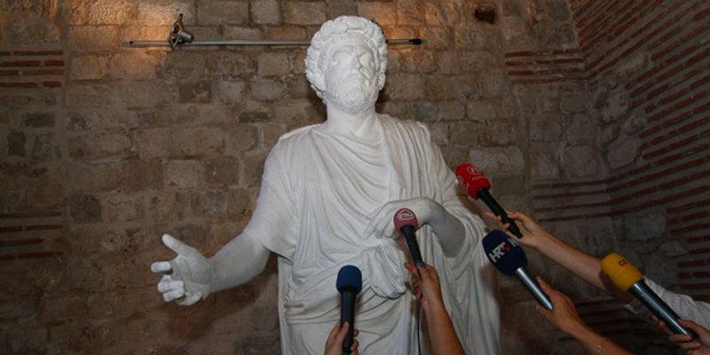 KAKO JE IZGLEDAO DIOKLECIJAN Napravljenje fotografije rekonstrukcije rimskih imperatora od 1. do 4. stoljeća