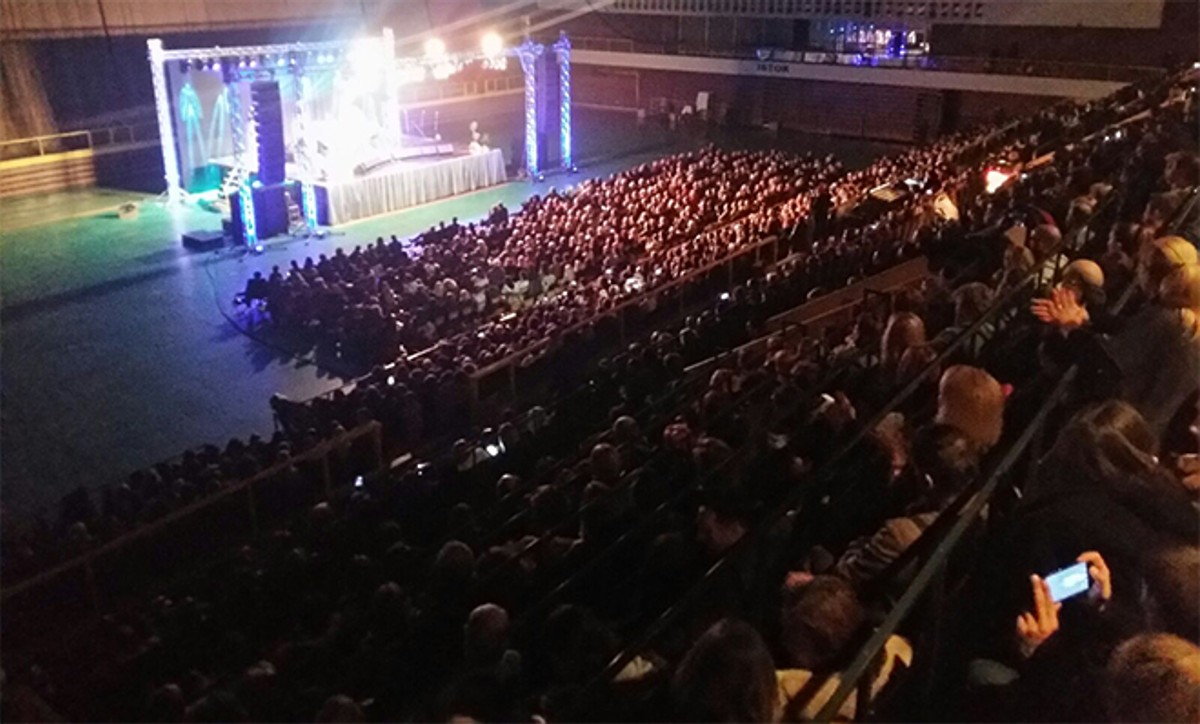 Odličan koncert klape Cambi: Publika uživala u hitovima Olivera, Gibonnija, Coce, Massima, Čolića, Queena...