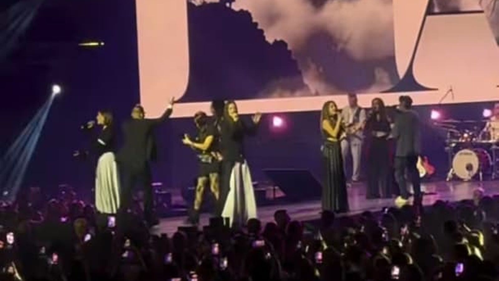 VIDEO Grupa Lelek iznenadila publiku u Areni Zagreb na koncertu popularnog benda