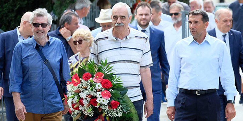 DANAS BI NAVRŠIO 85 GODINA: Delegacija Hajduka, rodbina i veterani na Lovrincu su još jednom odali počast velikom Tomislavu Iviću
