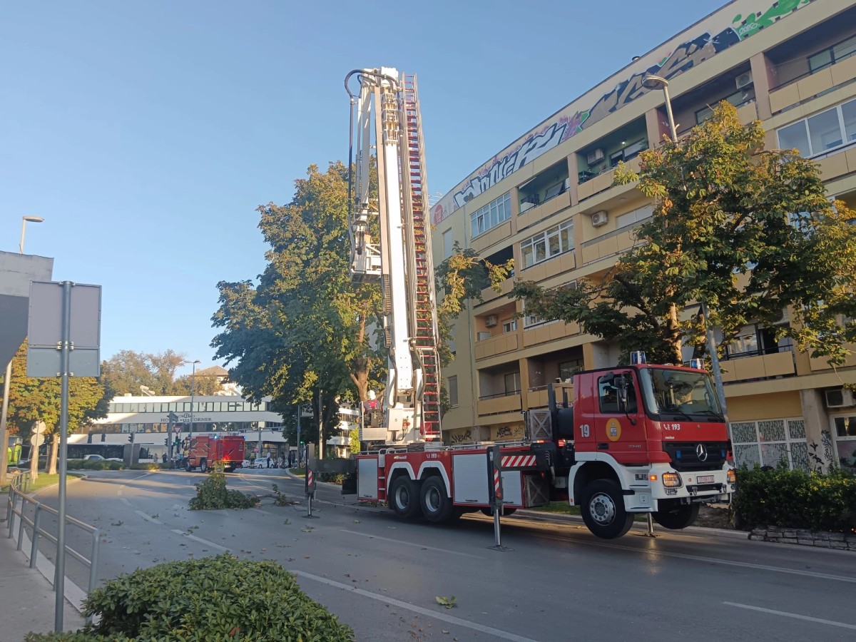 FOTO/VIDEO: ZBOG SNAŽNOG VJETRA Zatvoren dio Gundulićeve