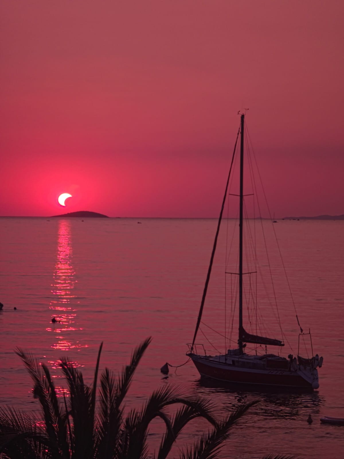 FOTOGALERIJA Čitatelji su nam poslali fotografije pomrčine Sunca iz cijele Hrvatske, čak i iz inozemstva
