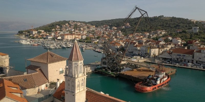 FOTO/VIDEO Velikom dizalicom podignut je središnji raspon starog čiovskog mosta
