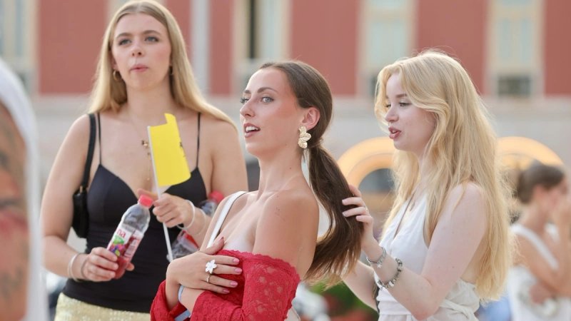 FOTOGALERIJA Cure u ljetnim odjevnim kombinacijama preplavile splitsku Rivu, izdvojili smo najzanimljivije