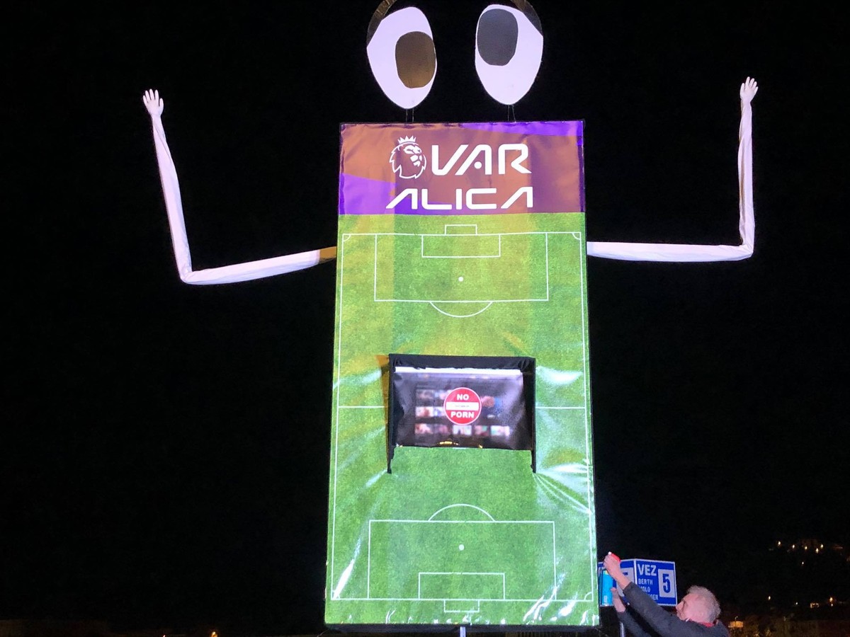 UŽIVO 'SPLITSKI KRNJEVAL' Grdović: Tornado pozdravlja Torcidu! Publika: Igraj, Zadre, volimo te mi!