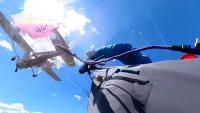 VIDEO Avion udario paraglajdericu usred leta