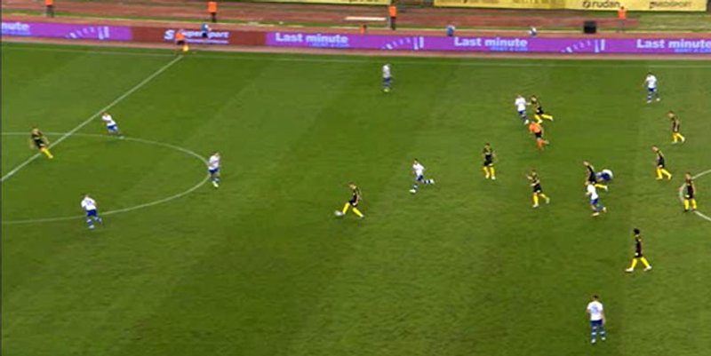 Ovo je jedini trenutak u kojemu suci vide Ercega i trenutak kada mu je lopta upućena