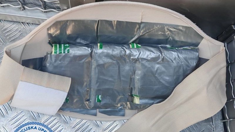 UTAKMICA ISTRE I HAJDUKA Navijač sakrio pirotehnička sredstva u lažni trudnički trbuh