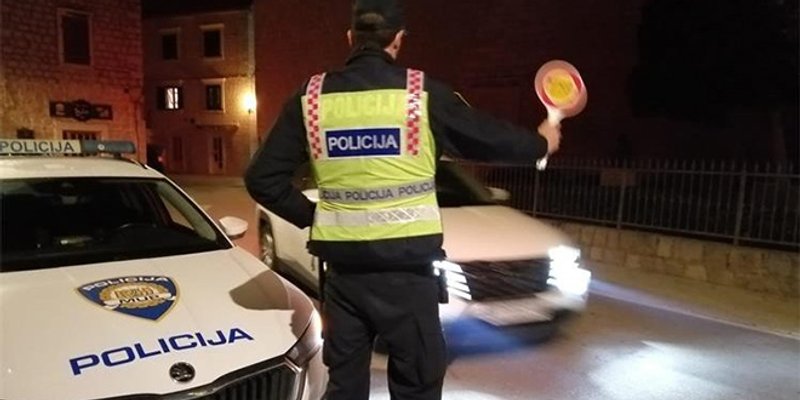 Zaustavljen u Vukovarskoj: Vozio iako mu je vozačka ukinuta, policija mu oduzela vozilo