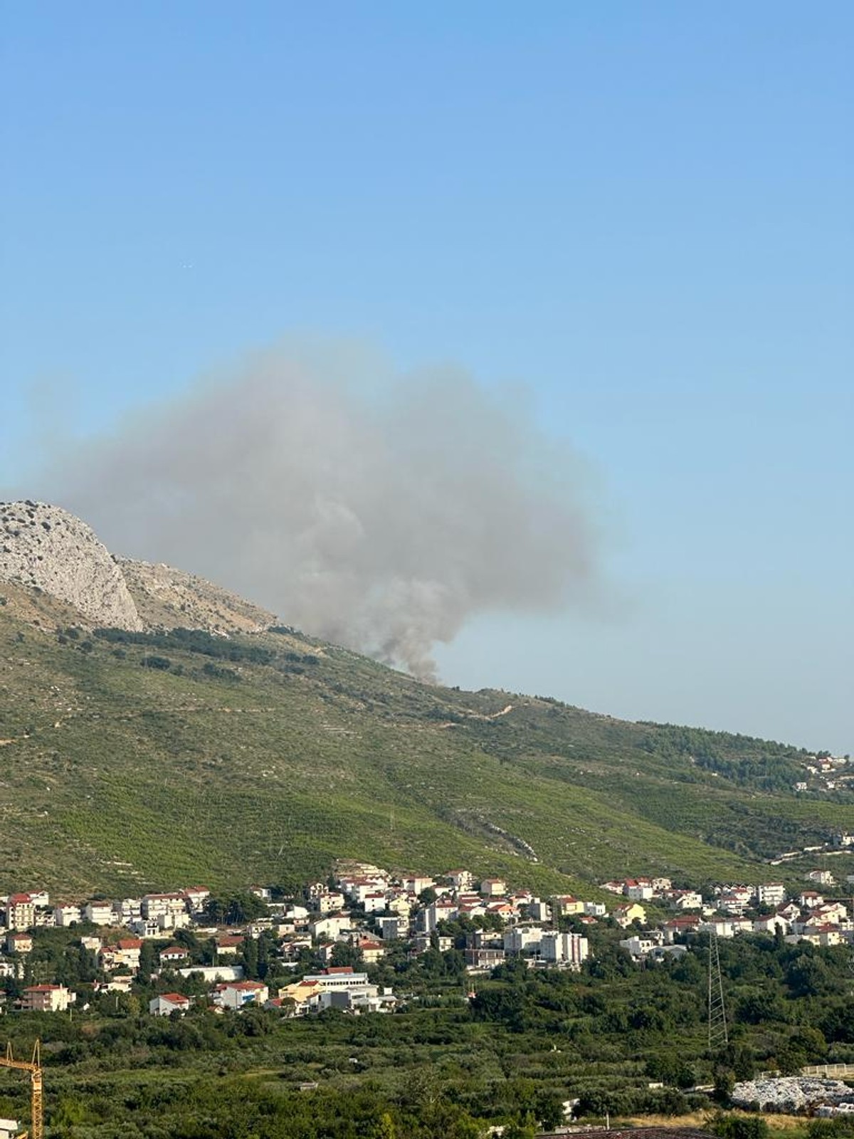 VIDEO: STIGAO I DRUGI KANADER Požar u Podstrani