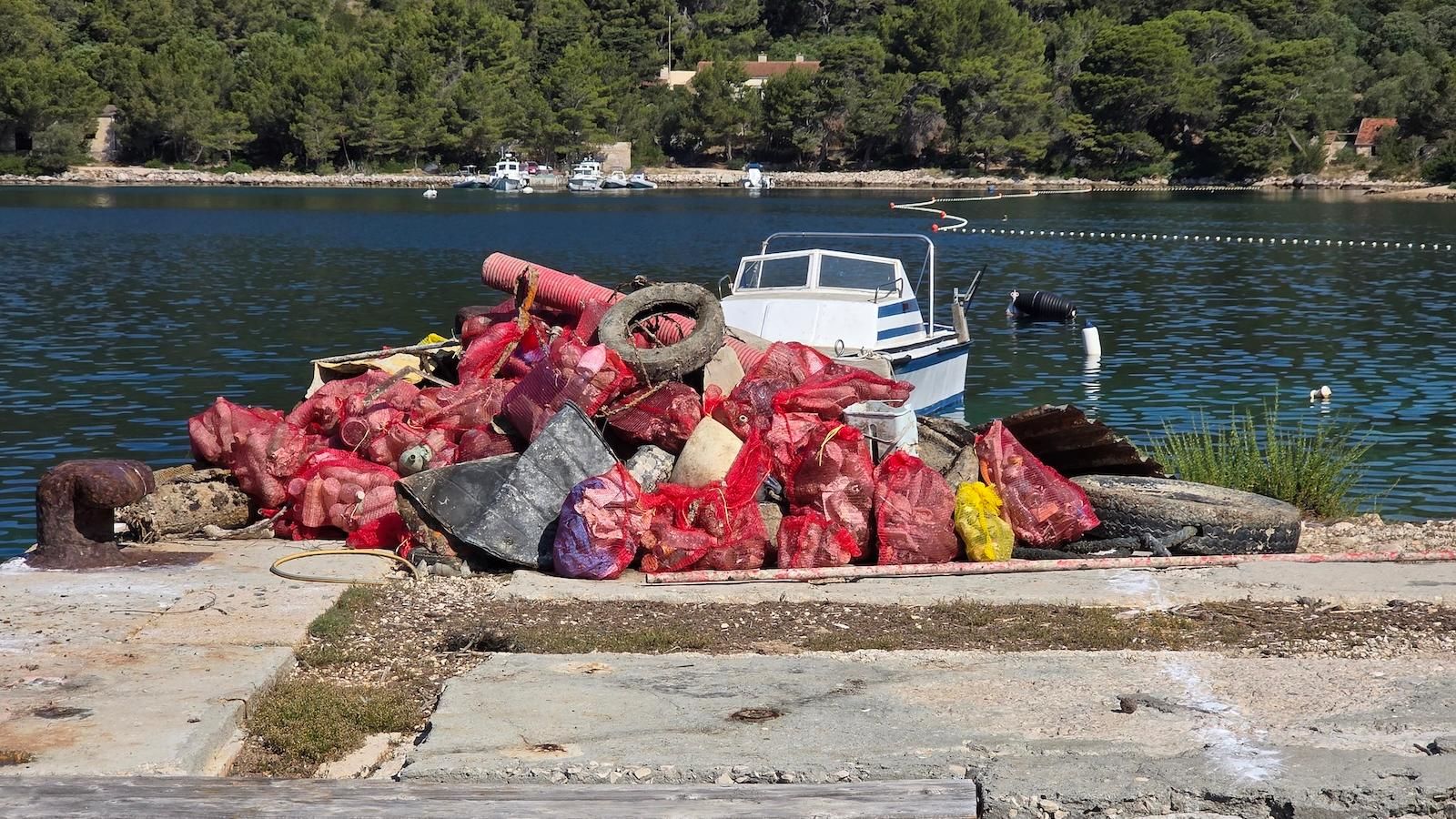 FOTOGALERIJA: Pogledajte što su ronioci izvukli iz podmorja Lastova