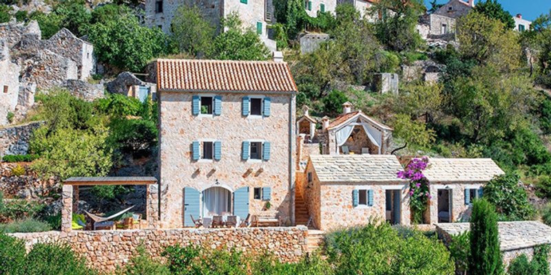 NAJBOLJE OD DALMACIJE Kamena vila na mirnoj hvarskoj lokaciji