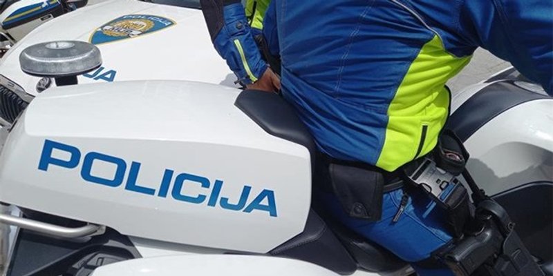 Solin: Vozio bez položenog ispita, na raskrižju prošao kroz crveno svjetlo