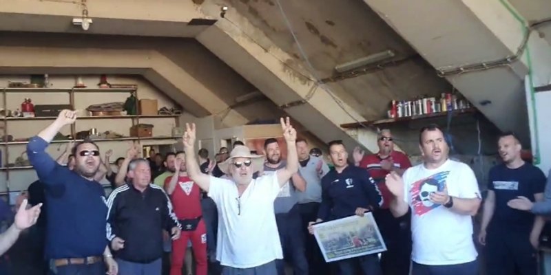 NAJNOVIJE IZ SUPETRA Vatrogasci ušli u dom, pjeva se 'Zovi, samo zovi'