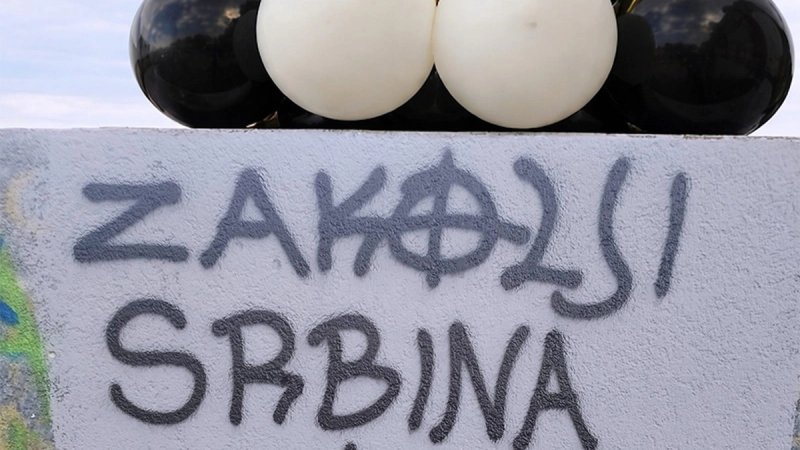 Sramotni grafiti na solinskim zidovima