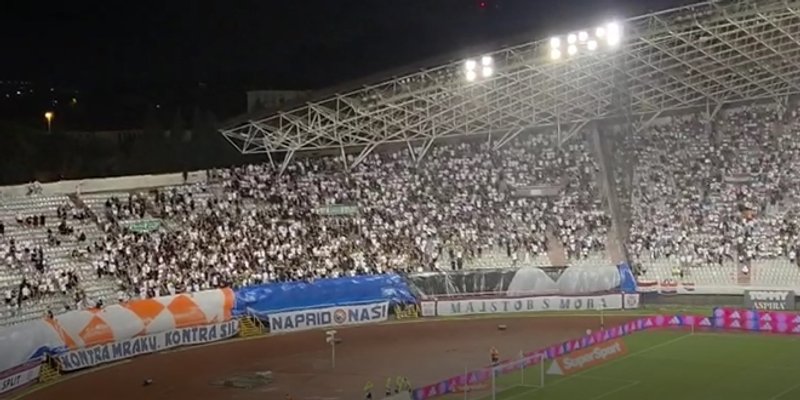 VIDEO Krenuo pljusak, Torcida zapjevala 'kiša pada, Srbija propada...' 