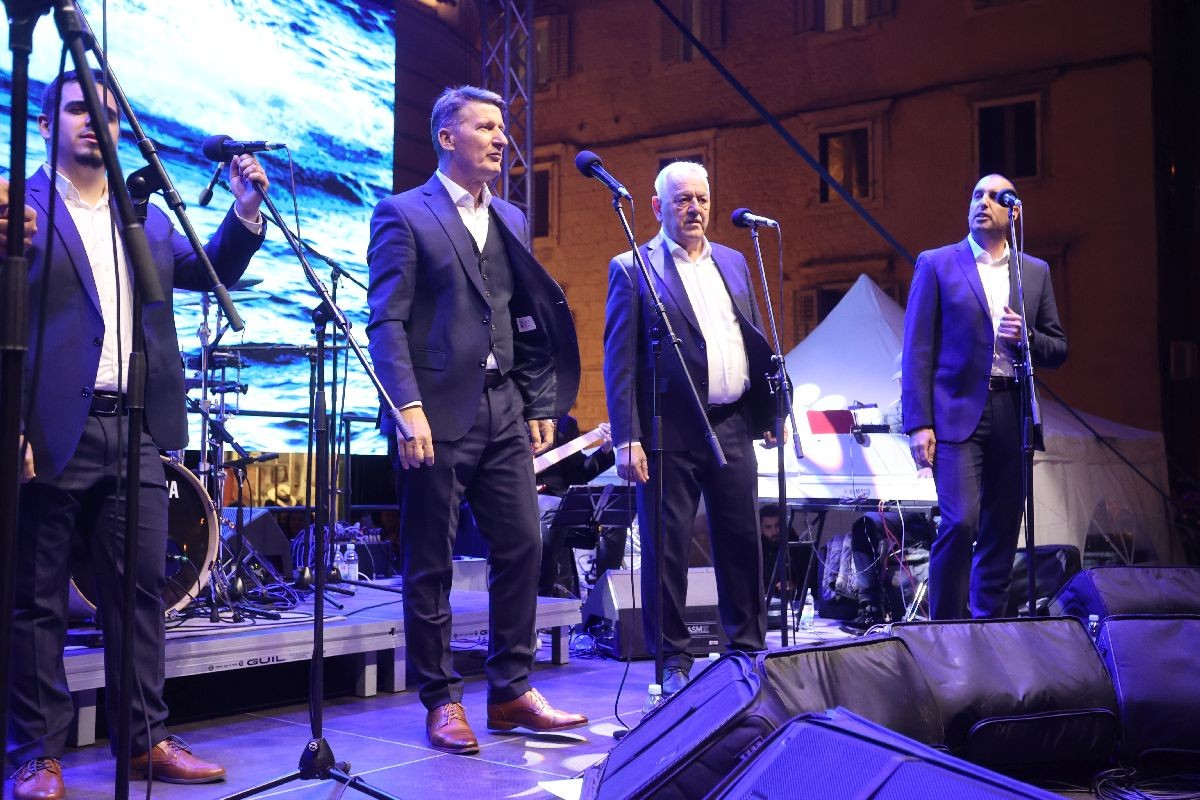 Klapa Intrade na Pjaci