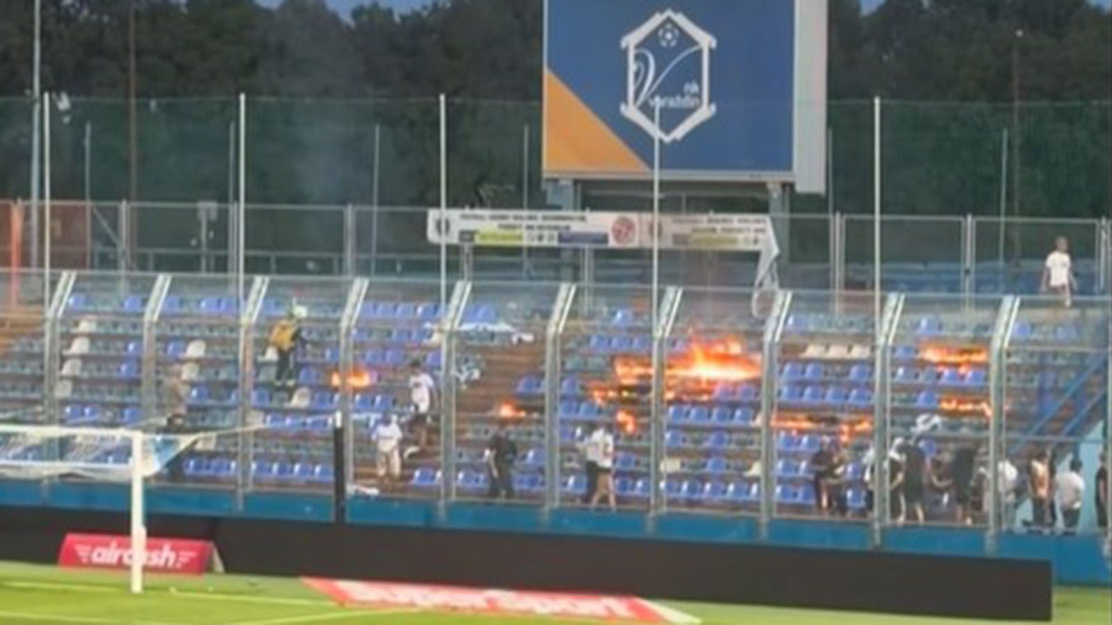 VIDEO: Torcida nakon utakmice zapalila sjedalice