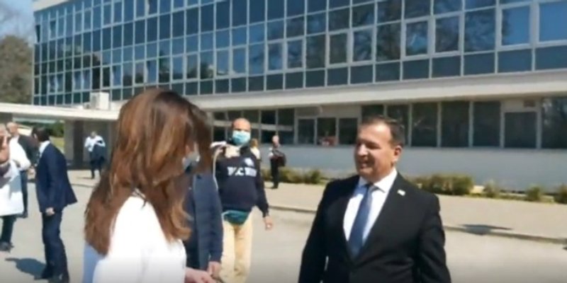 Beroš dobio masku s obilježjima Hajduka, poklon Torcide mu je predala Oparina supruga