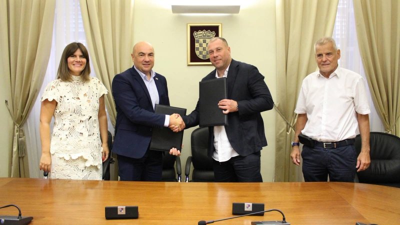 Župan Blaž Pezo potpisao ugovor o donaciji za povijesno Svjetsko prvenstvo u vaterpolu 4×4