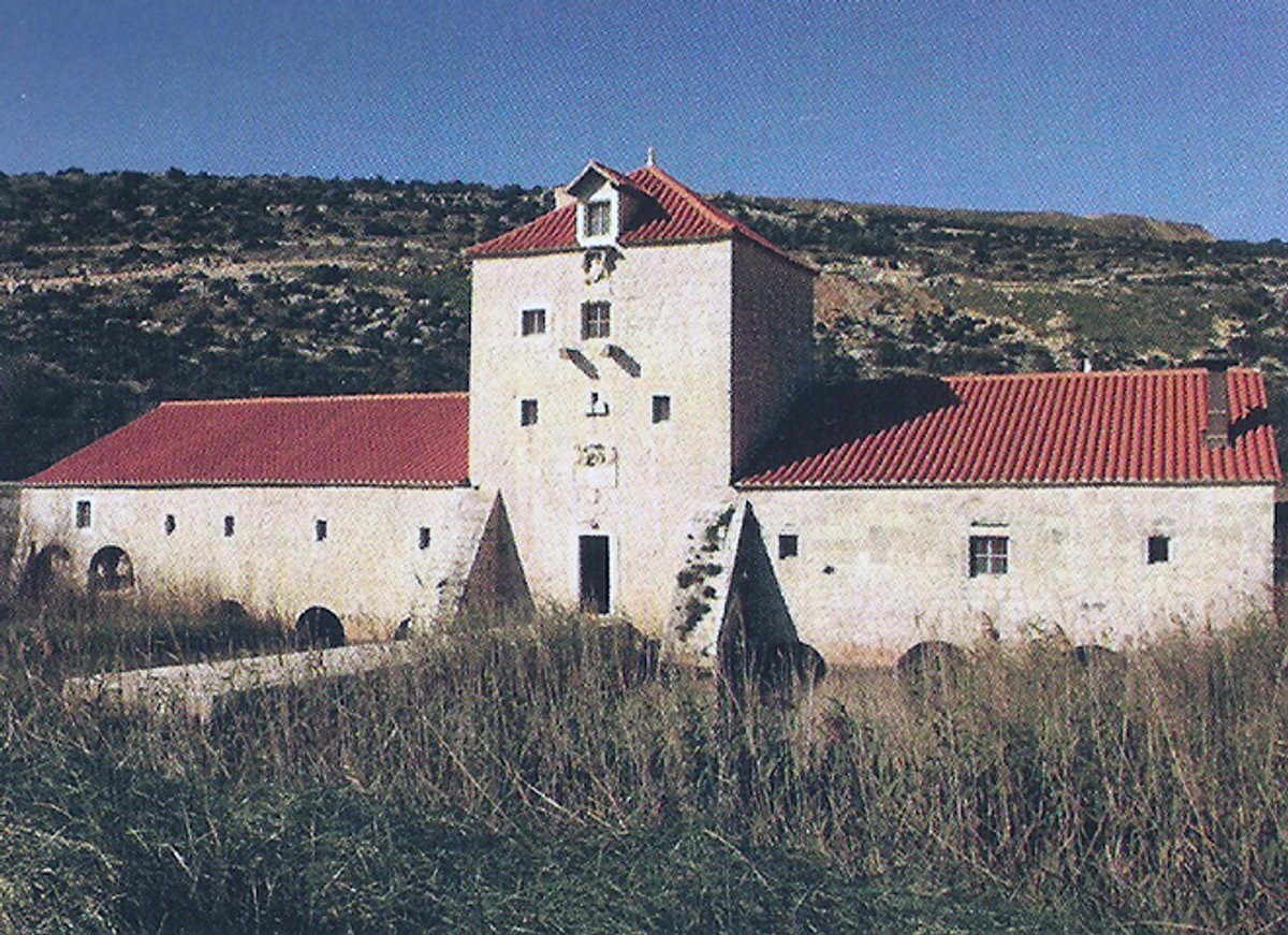 Trogir se nije predao Veneciji, pa je mjesecima bombardiran kamenim kuglama i keramičkim posudama punjenim zapaljivim smjesama