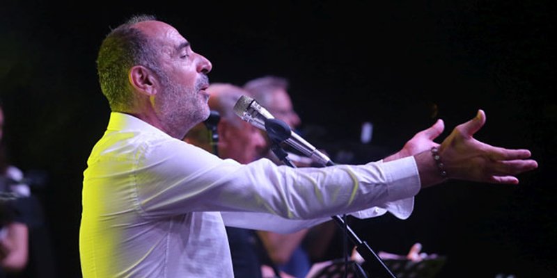 UŽIVO 'IMA LI NADE ZA NAS': U 1 sat završen koncert, publika Zečića nagradila ovacijama!