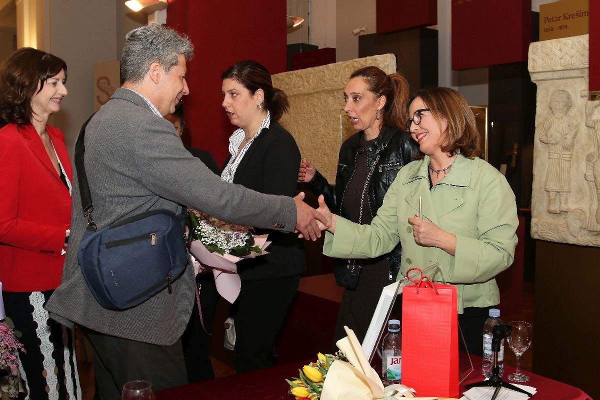 Na predstavljanju knjige ‘Salona ex vitro’ u Arheološkom muzeju u Splitu tražila se stolica više