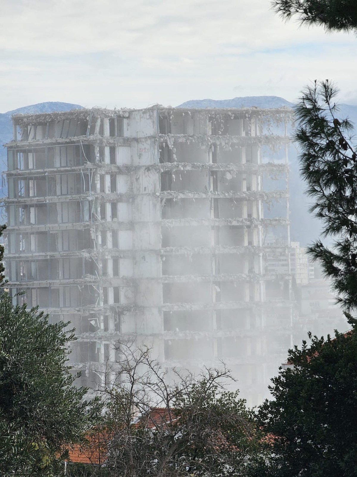 Rušenje hotela Marjan