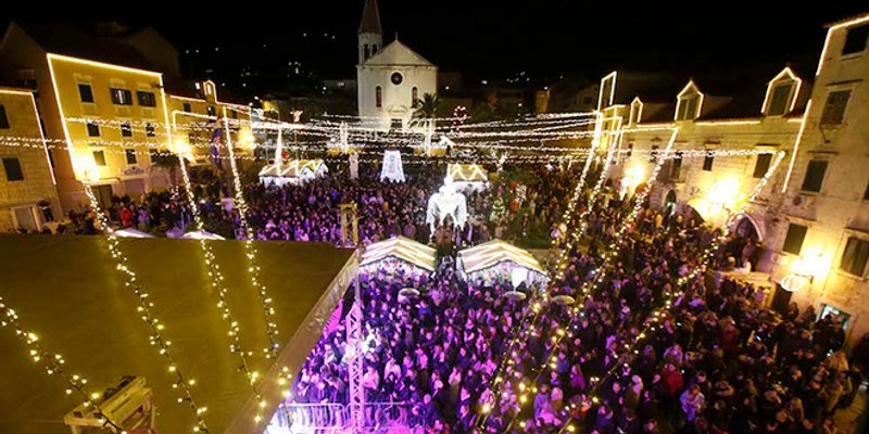 ADVENT MAKARSKA Doček Nove godine uz legendarne Nove fosile
