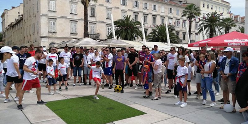 UŽIVO S RIVE: Pogledajte video, hajdučka pjesma ori centrom grada