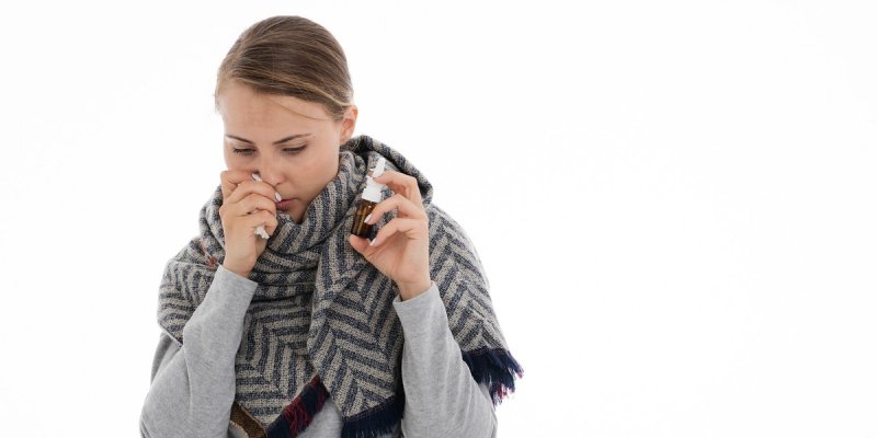 NAPREDAK U LIJEČENJU Sprej za nos koji ubija koronavirus do ljeta bi mogao biti u ljekarnama
