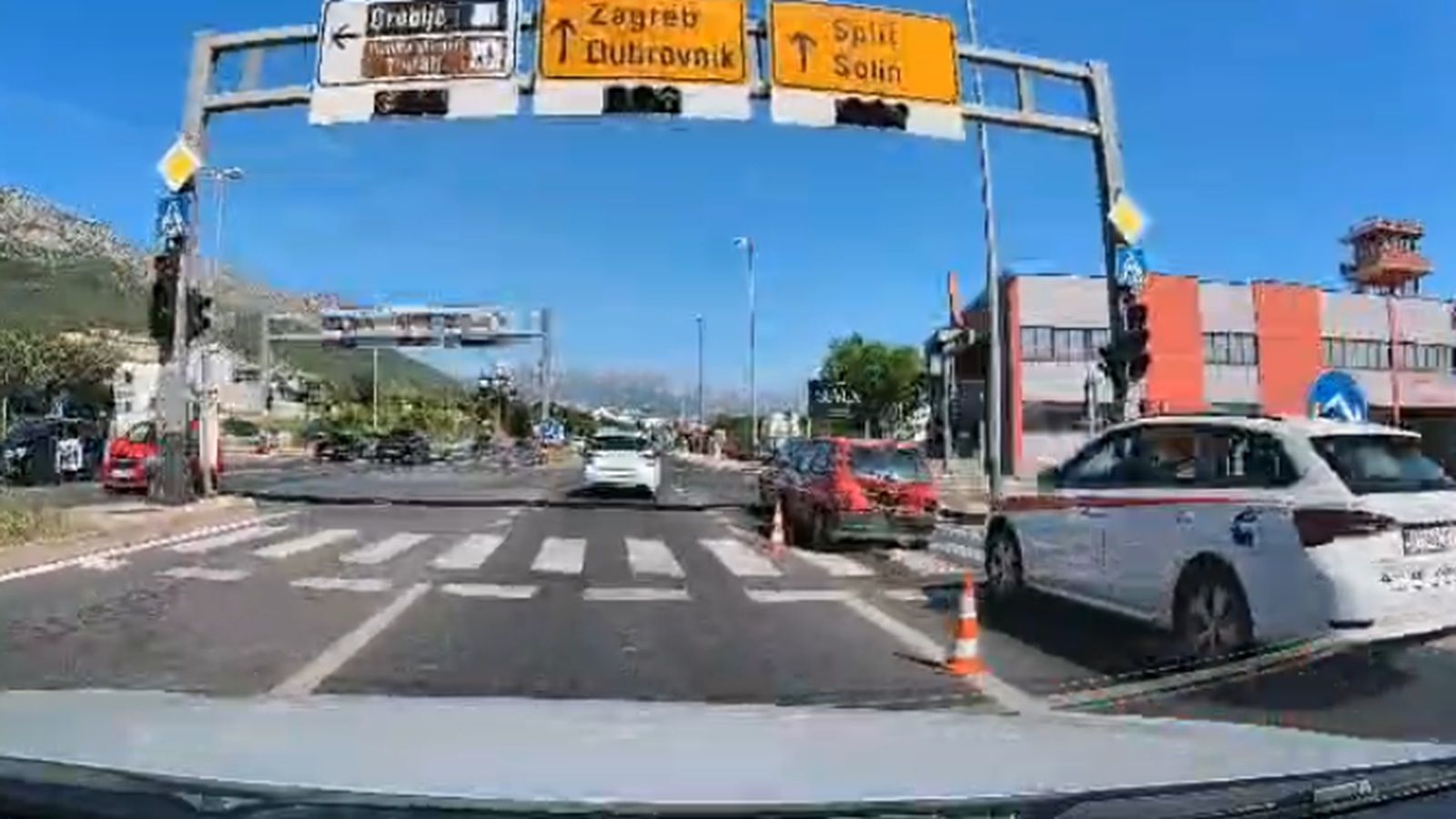 STVORILA SE KILOMETARSKA KOLONA Prometna nesreća u Kaštel Sućurcu