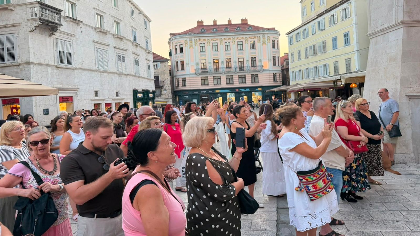 ZA NAJEŽITI SE Pjaca pjeva u čast Oliveru