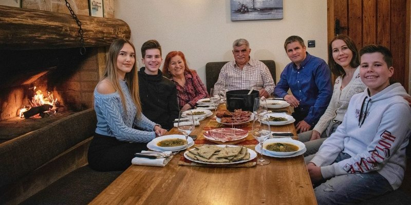 MIHANOVIĆ: Obiteljsko nedjeljno okupljanje na kominu moga ćaće