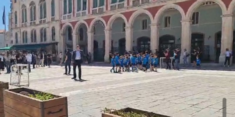 Evo tko je doveo djecu na HDZ-ov skup u Splitu: 'Ispričavam se roditeljima, nisam htio'