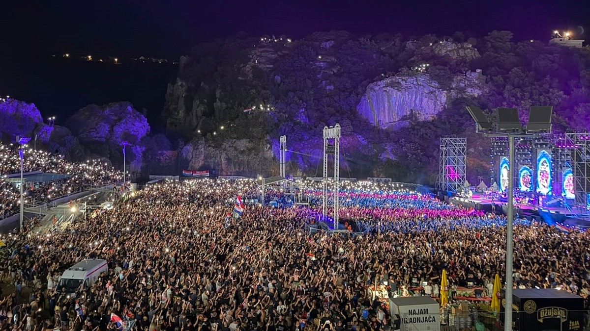 ČAROBAN TRENUTAK 20 tisuća svjetala obasjalo Gospin dolac uz 'Samo je ljubav tajna dvaju svjetova'