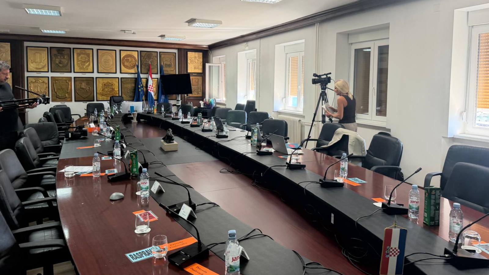 GRADSKO VIJEĆE UŽIVO Sjednica prekinuta zbog nedostatka kvoruma!