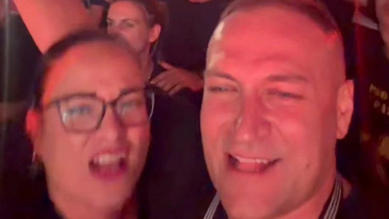 VIDEO Pogledajte kako Vlajčić pjeva Thompsonovu 'Kletvu kralja Zvonimira': 'Predugo nas prati ta nesretna navika...'