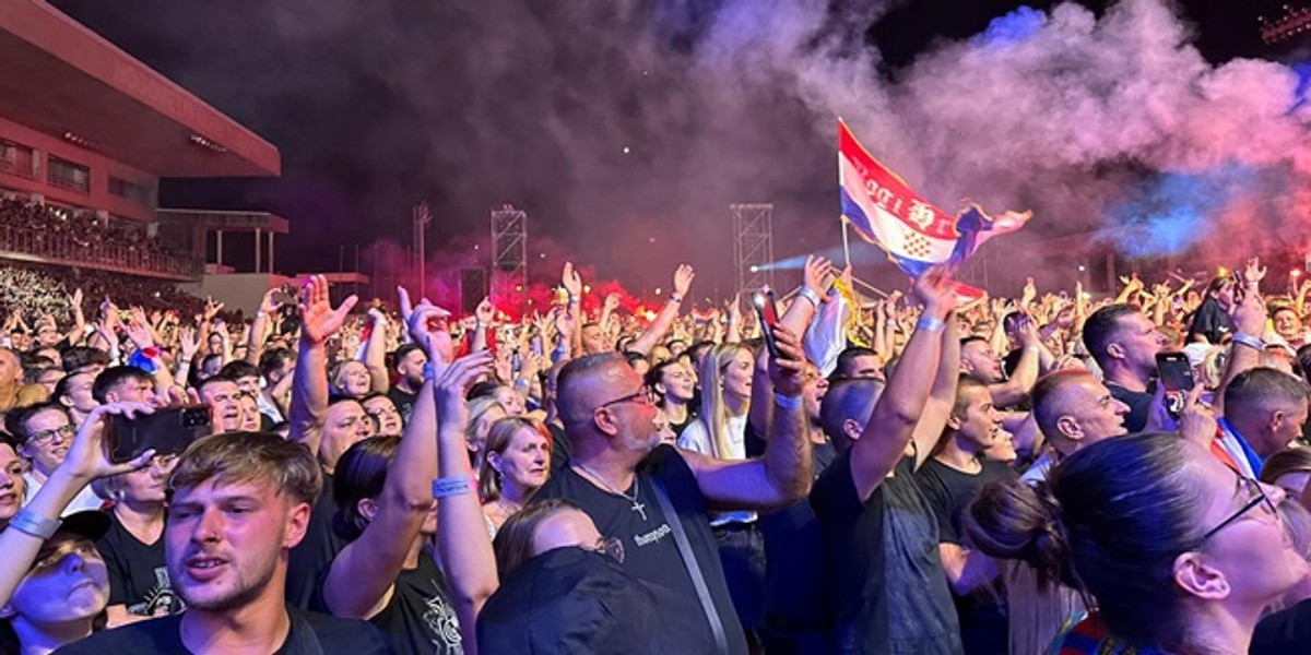 THOMPSONOV KONCERT Na pozornici se pojavio biskup Ante Ivas, publiku je preplavilo oduševljenje