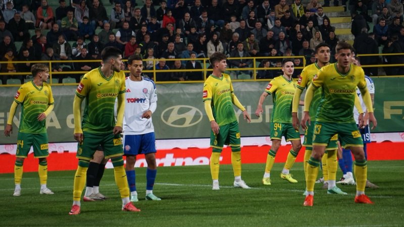 KRAJ: Hajduk ispustio dva gola prednosti, domaći slave bod!