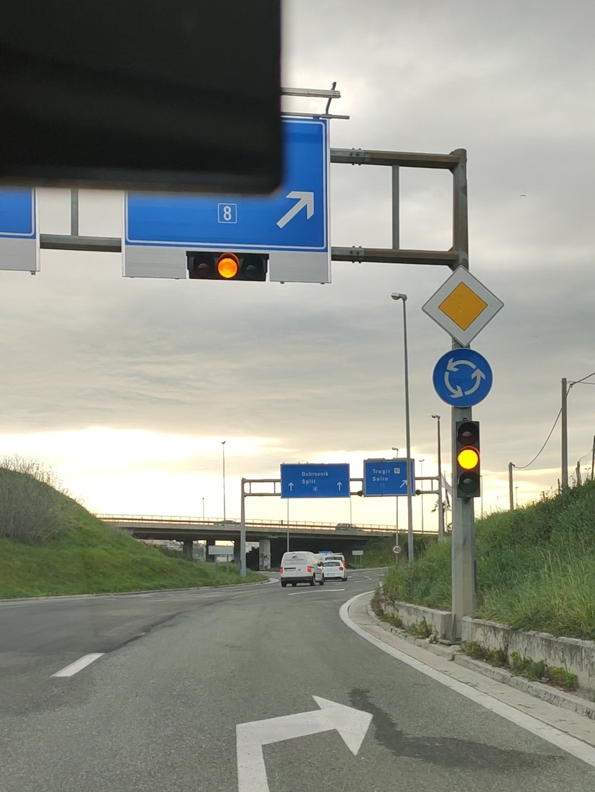 VIDEO Vozači oprez: Uskoro se pali semafor na rotoru Bilice u Solinu