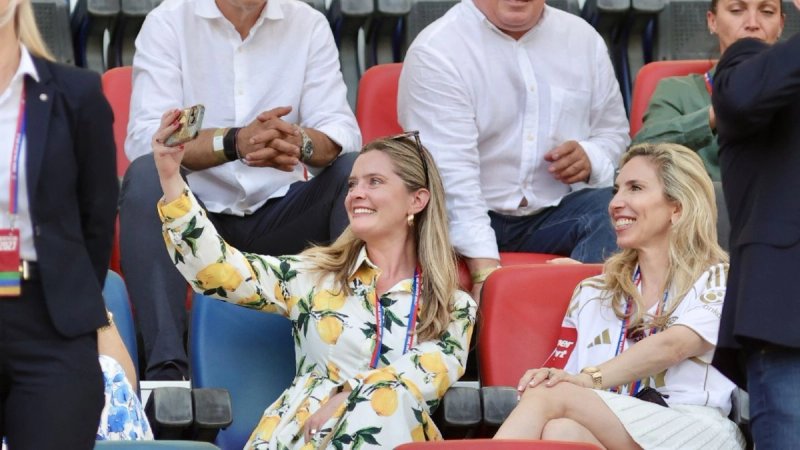 FOTOGALERIJA: Pogledajte kakva je atmosfera na poljudskim tribinama