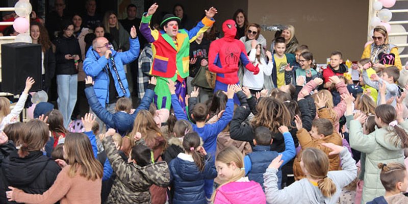 ZA SUĆIDARSKU DICU: Održan humanitarni buvljak, djeca uživala u brojnim aktivnostima