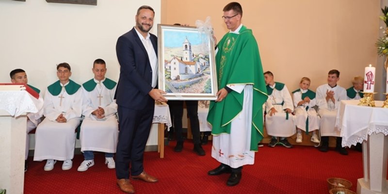 Podstrana se oprostila sa župnikom don Nikolom Mikačićem