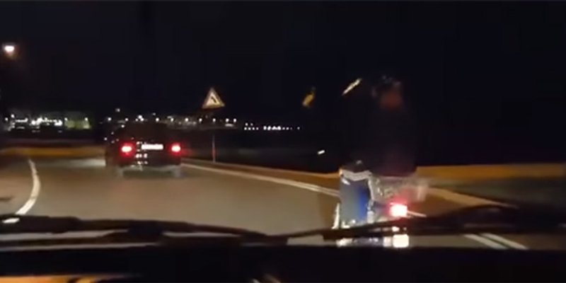 LUDOST NA CESTI Ziko i dalje vozi, čak služi za atrakcije!