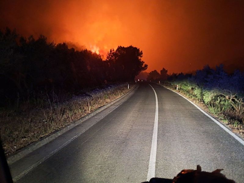 POŽARI NA KORČULI Pred vatrogascima zahtjevna i neizvjesna noć