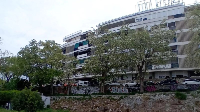 Uklanjanje potencijalno opasnog drvoreda u Splitu, ulica se zatvara za promet