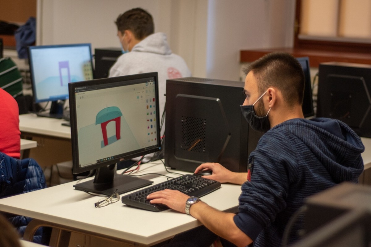 Ovo je studij koji povezuje biznis i informatiku i stvara najtraženiji kadar na tržištu!