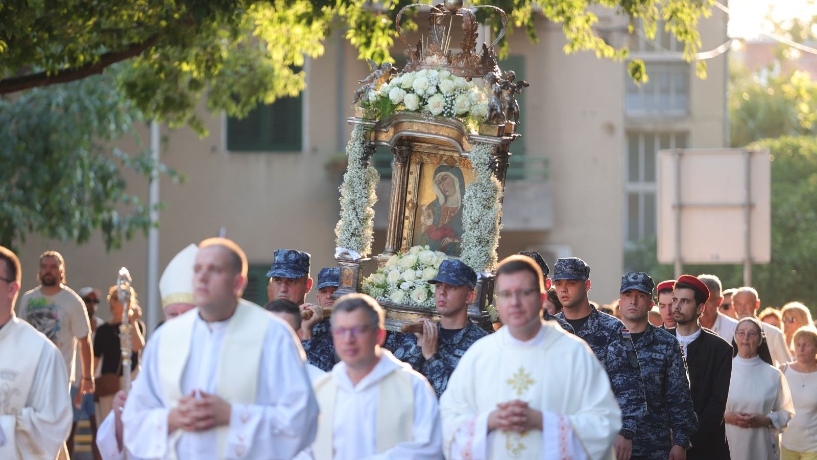 FOTO/VIDEO Velika Gospa u Splitu: Svečana procesija s Gospom od Pojišana prošla gradom