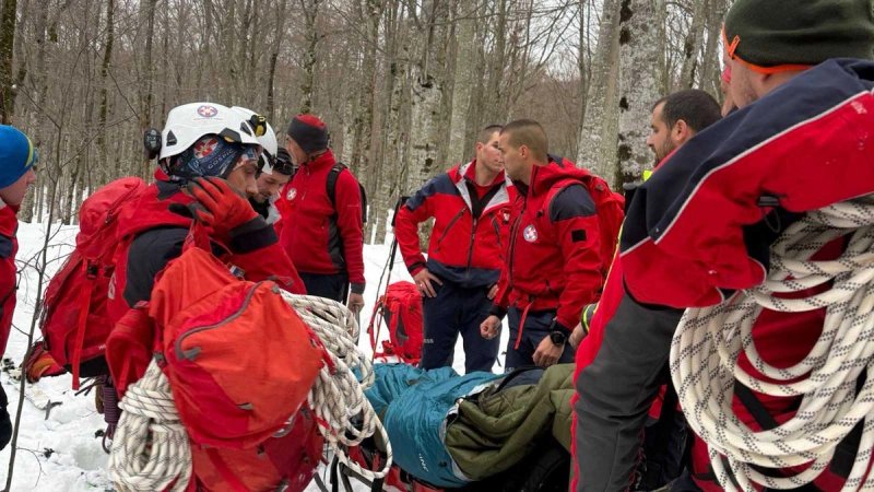 FOTOGALERIJA: HGSS Gospić sedam i pol sati spašavao strance koji su se izgubili u šumi